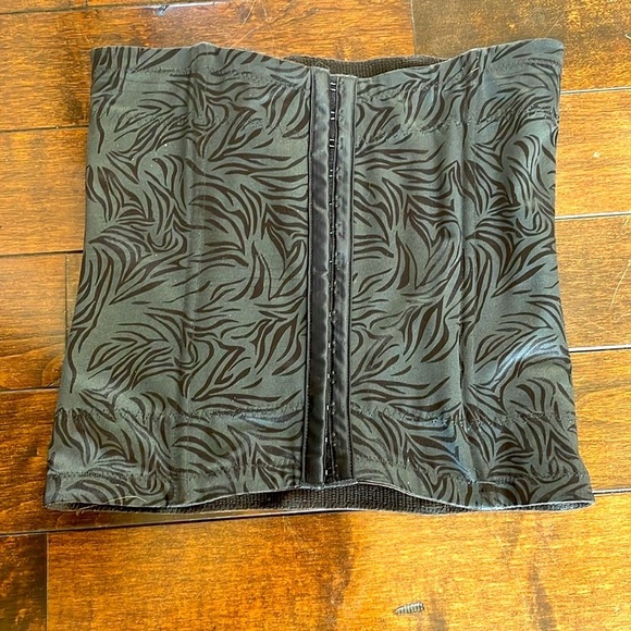 Maidenform Size S Firm Control Waist Cincher SE3067 Black Gray Zebra print - Picture 2 of 10